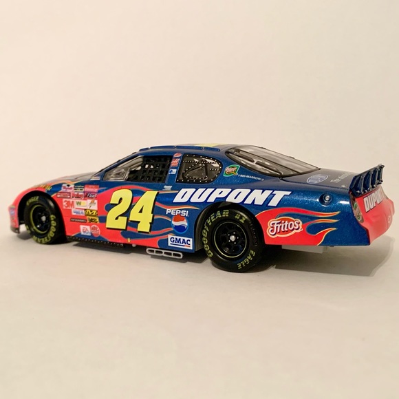 Jeff Gordon NASCAR #24 DuPont 2003 Monte Carlo Diecast Action Racing Stock Car - Picture 2 of 10